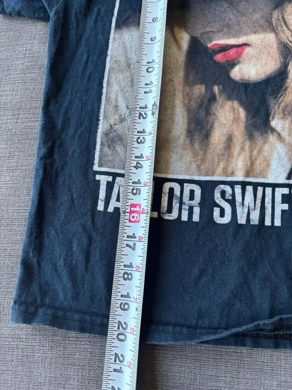 Official Taylor Swift RED Tour 2013 Concert T-Shirt - Black Gildan Size Youth Sm